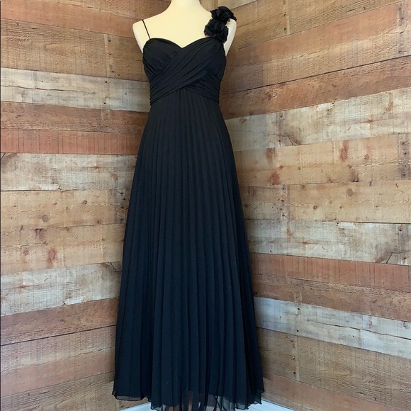 Betsy & Adam Dresses & Skirts - BETSY&ADAM Retro Black Pleated Cross Bodice Dress